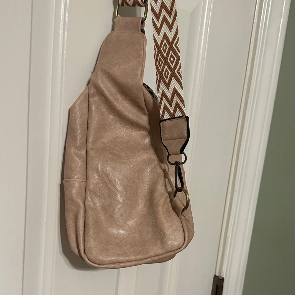 Stylish Tan Crossbody Bag - Picture 5 of 7